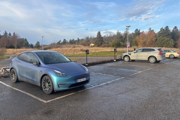 Ladda bilen hos oss!
